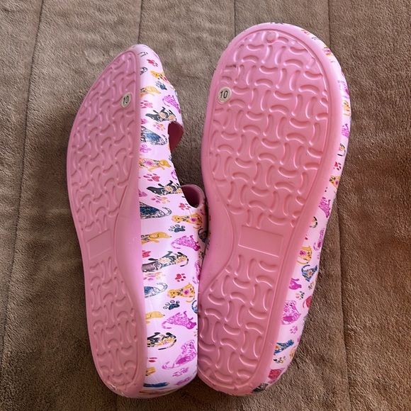 Brand New Woman’s Dog Slide On Sandals - Picture 2 of 2